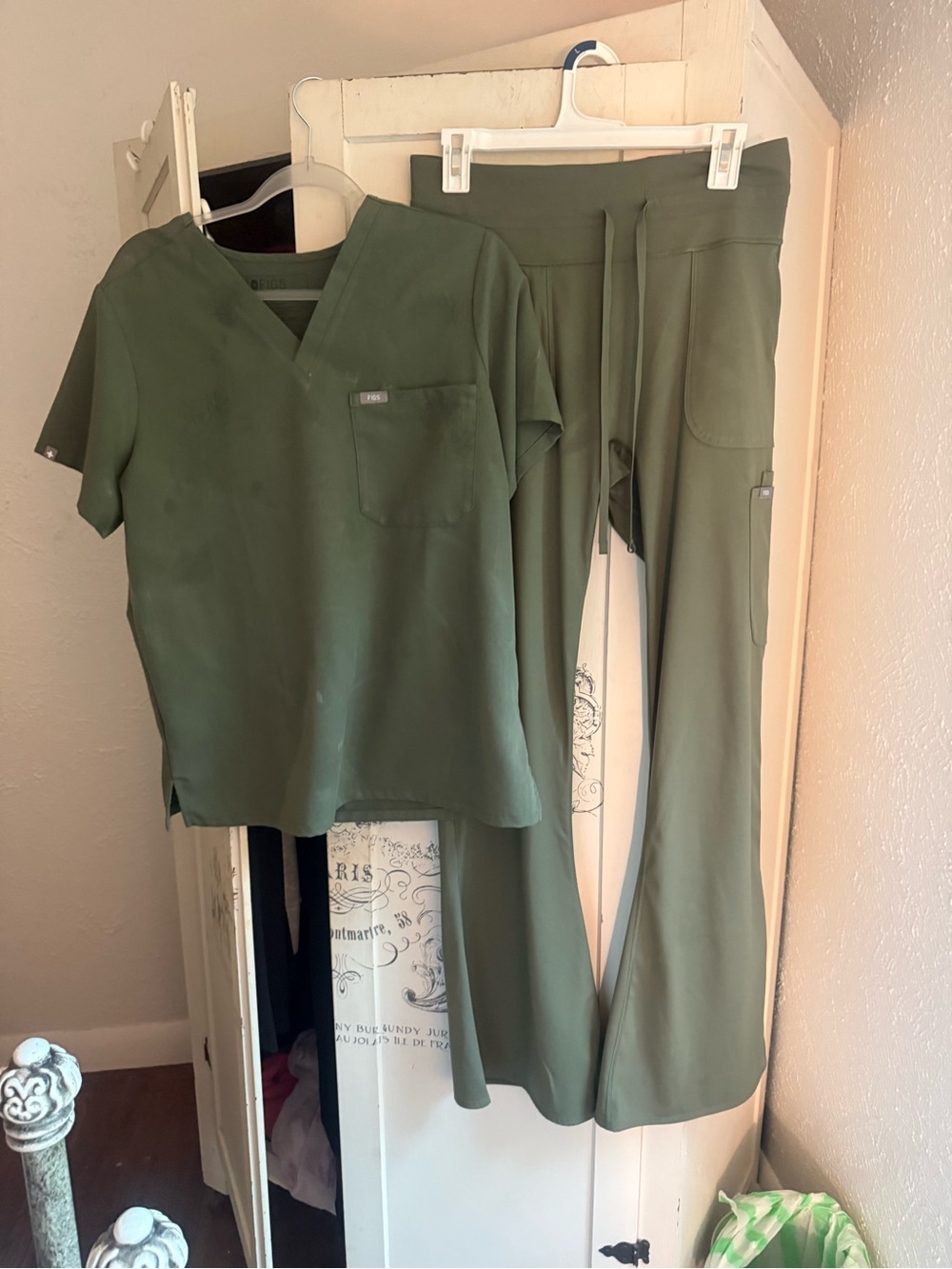 Very Good Preowned Figs Moss Seville Flare Scrub Set
